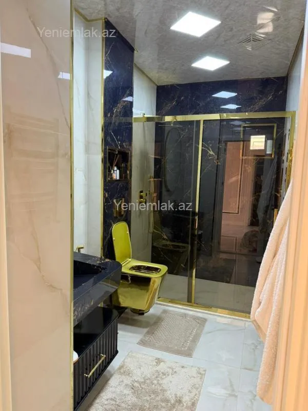 Satılır 5 otaqlı həyət evi 300 m²