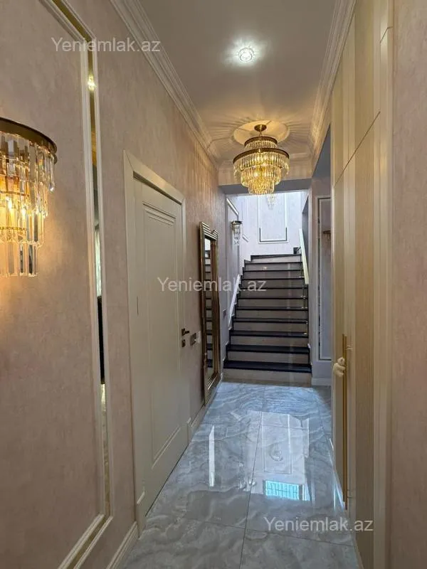 Satılır 5 otaqlı həyət evi 300 m²