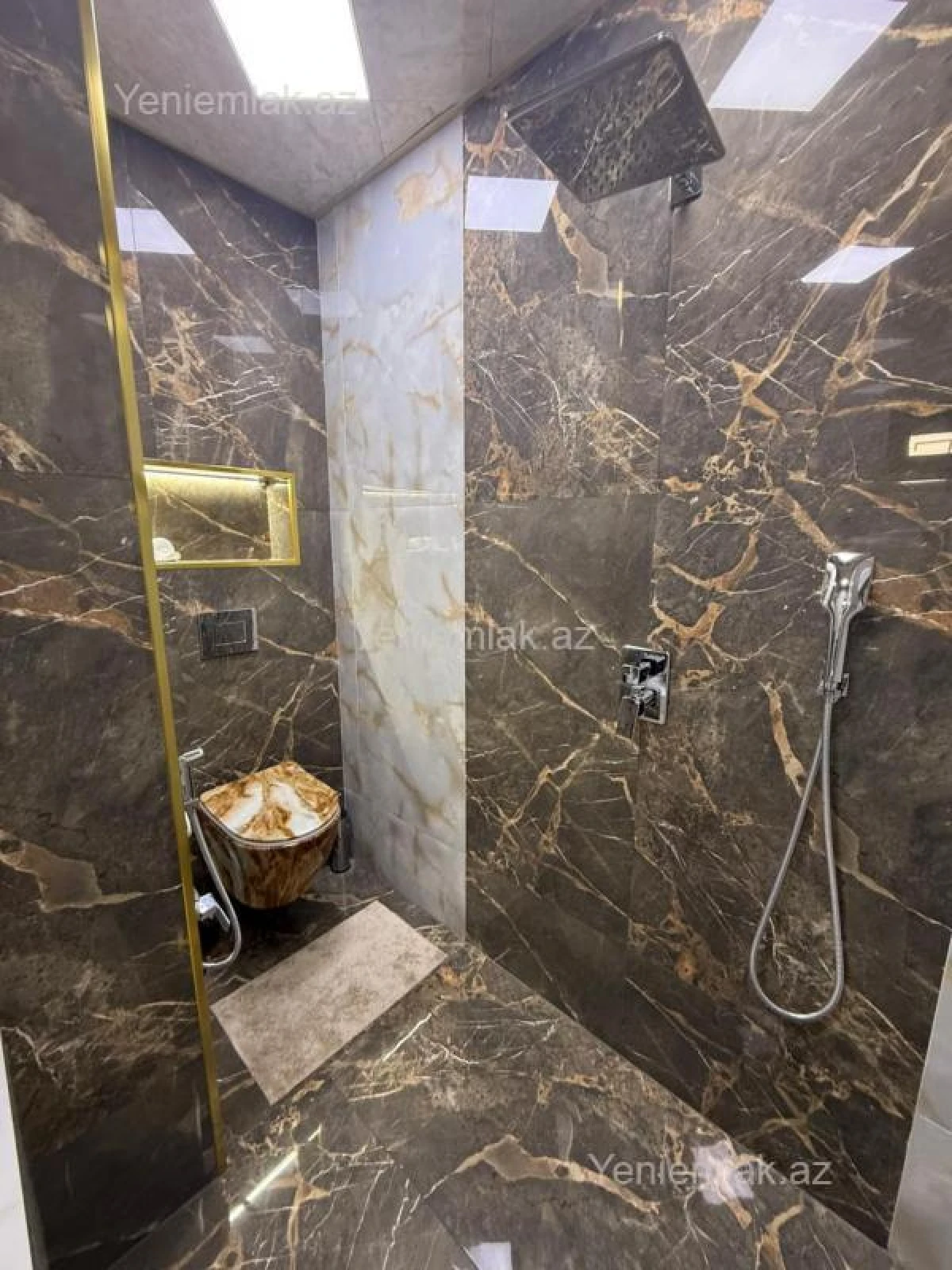 Satılır 5 otaqlı həyət evi 300 m²