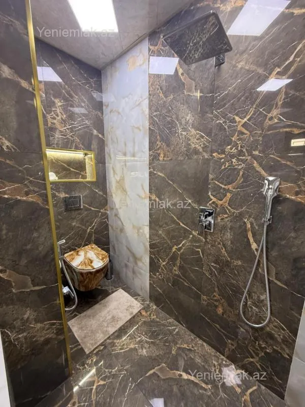 Satılır 5 otaqlı həyət evi 300 m²