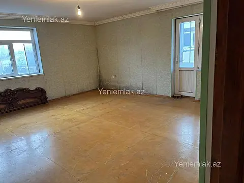Satılır 4 otaqlı köhnə tikili 130 m²
