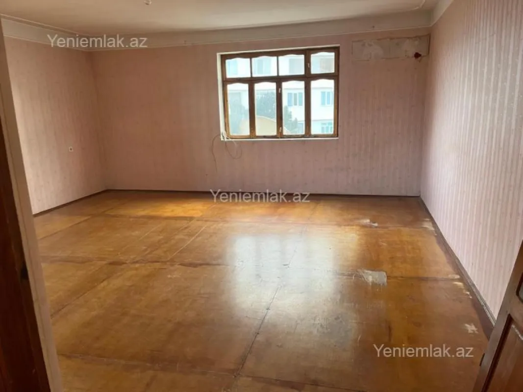 Satılır 4 otaqlı köhnə tikili 130 m²