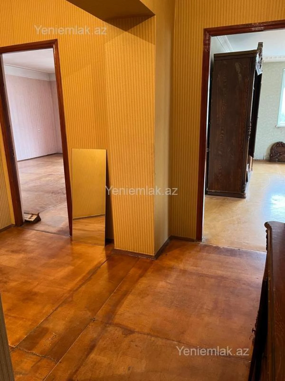 Satılır 4 otaqlı köhnə tikili 130 m²