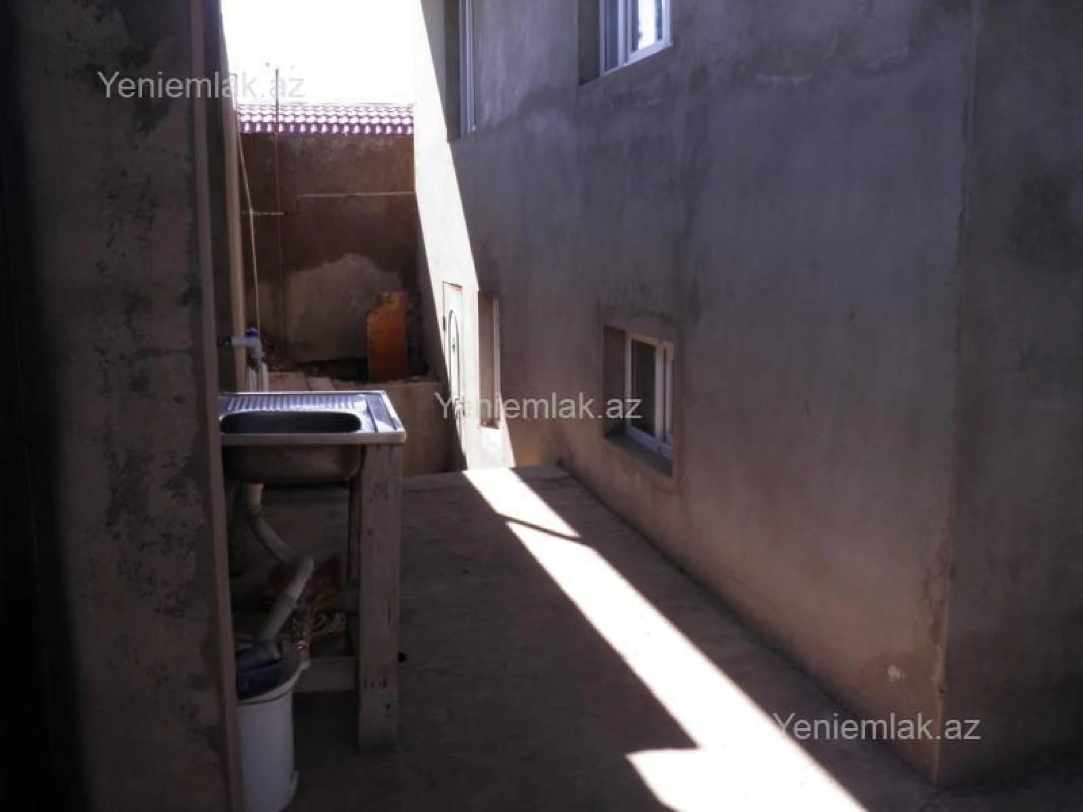 Satılır 5 otaqlı həyət evi 220 m²
