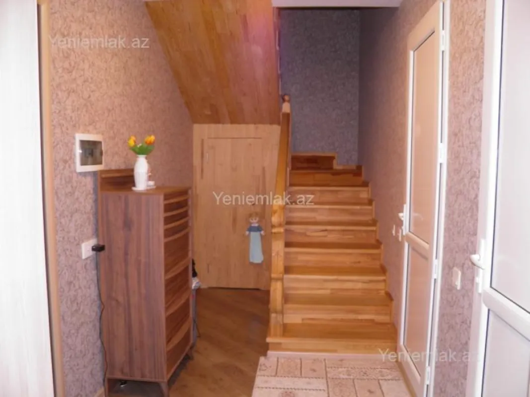 Satılır 5 otaqlı həyət evi 220 m²
