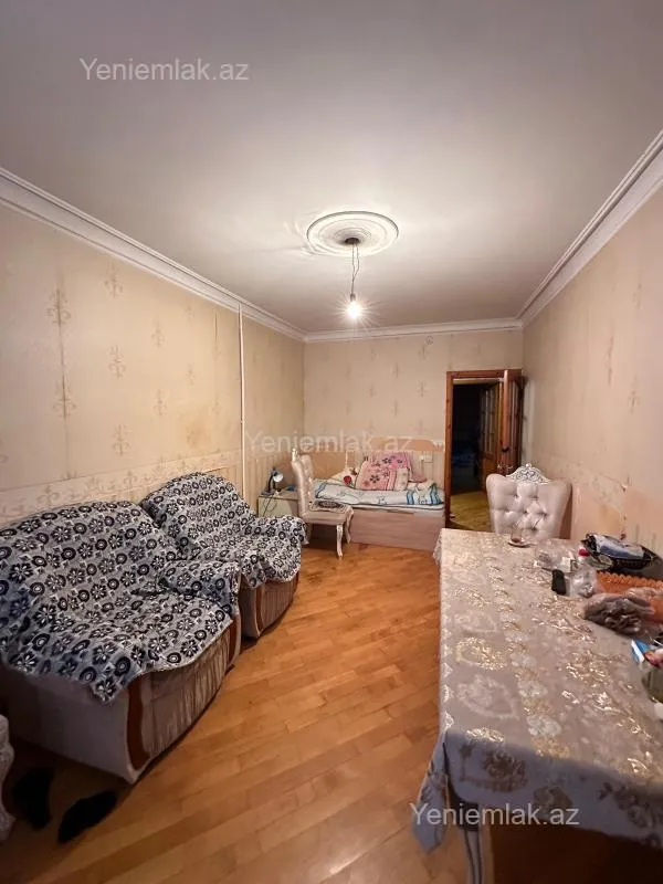 Satılır 2 otaqlı köhnə tikili 60 m²