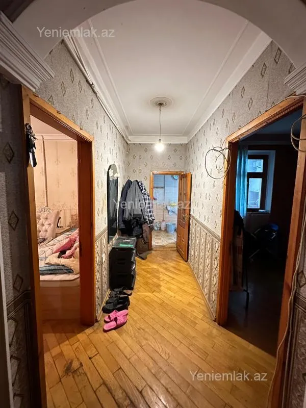 Satılır 2 otaqlı köhnə tikili 60 m²