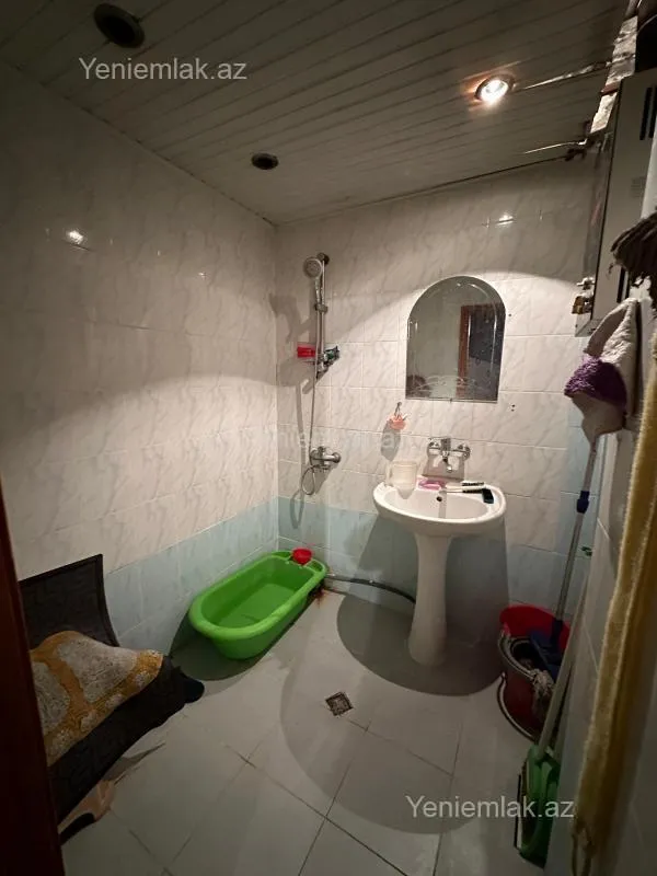 Satılır 2 otaqlı köhnə tikili 60 m²