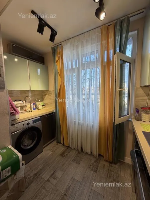 Satılır 2 otaqlı köhnə tikili 55 m²
