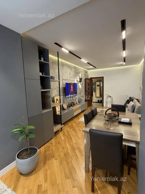Satılır 2 otaqlı köhnə tikili 55 m²