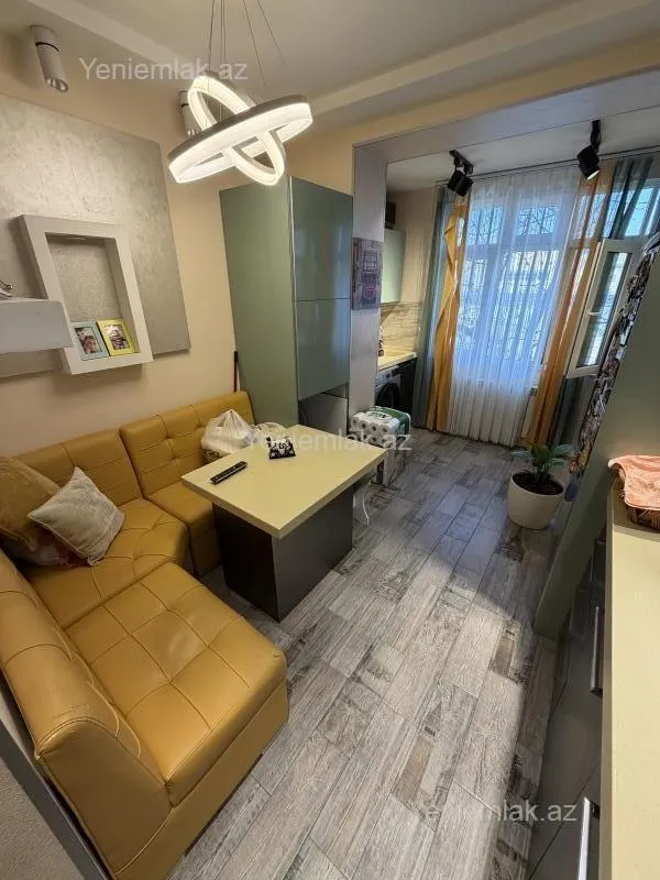 Satılır 2 otaqlı köhnə tikili 55 m²