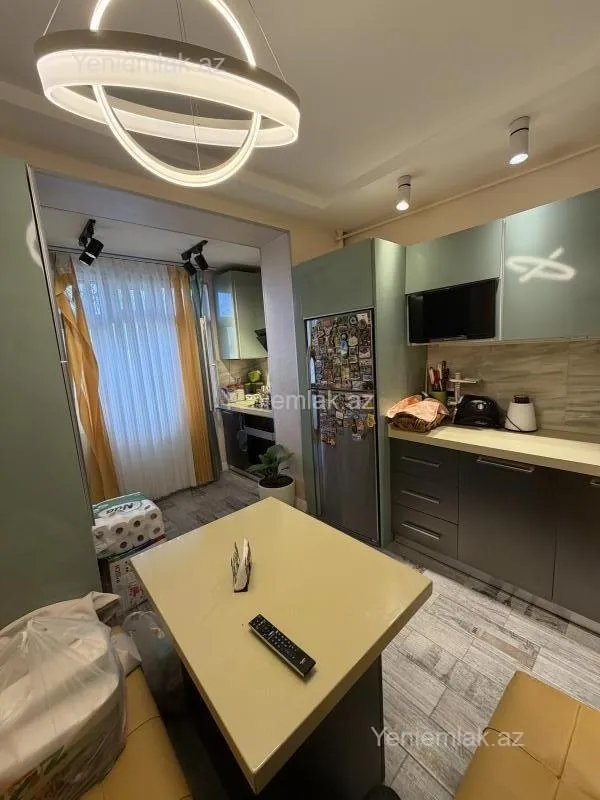 Satılır 2 otaqlı köhnə tikili 55 m²