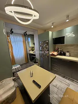 Satılır 2 otaqlı köhnə tikili 55 m²