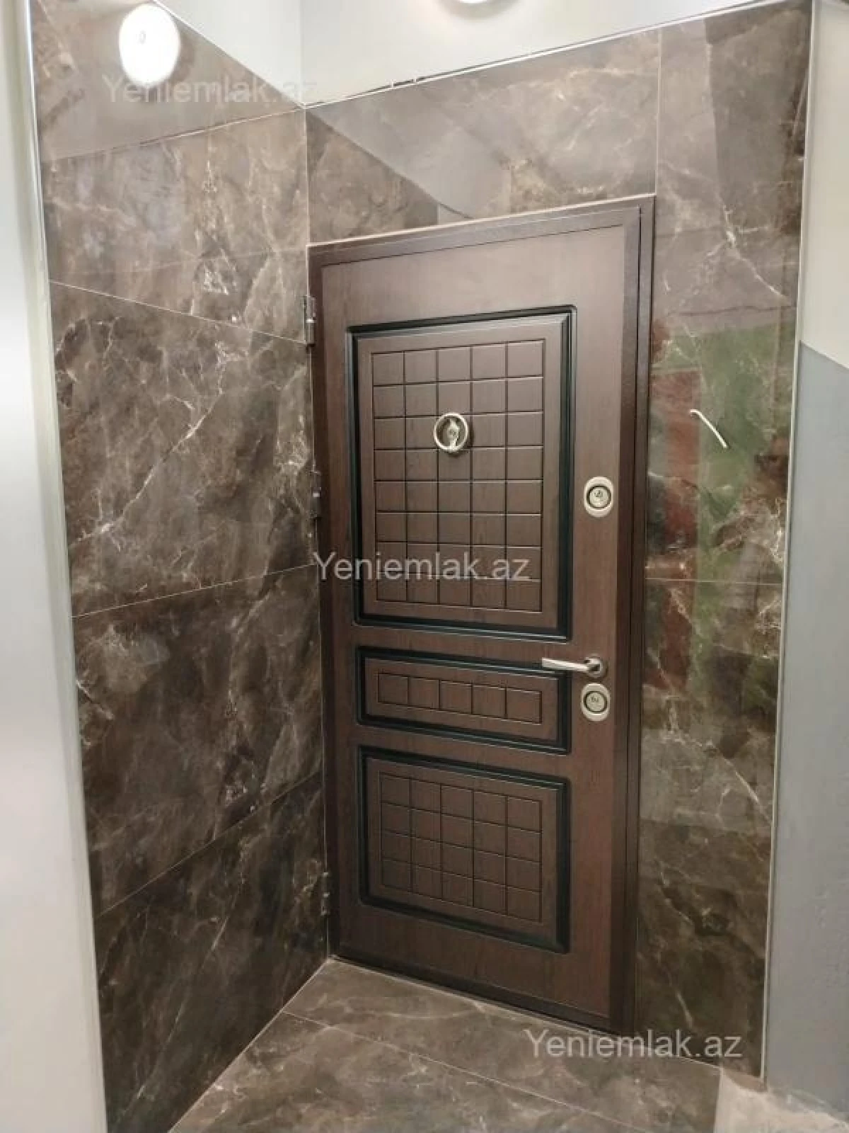 Satılır 4 otaqlı köhnə tikili 105 m²