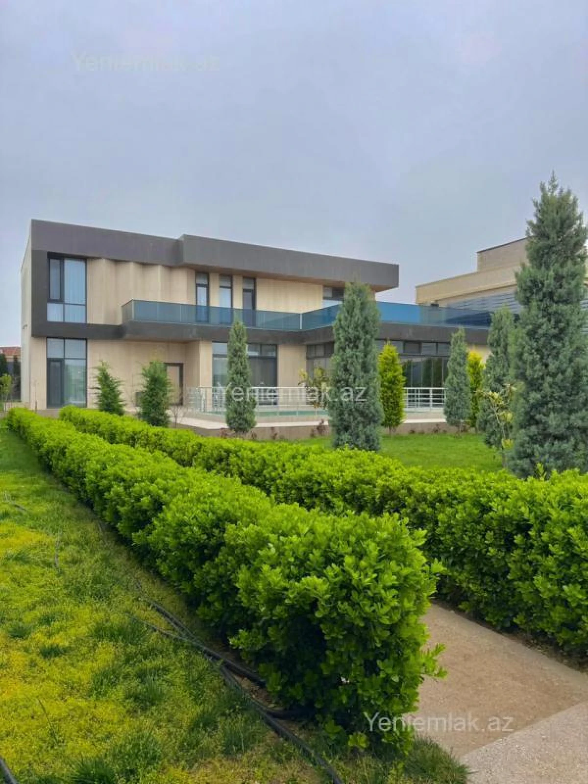 Satılır 7 otaqlı həyət evi 500 m²