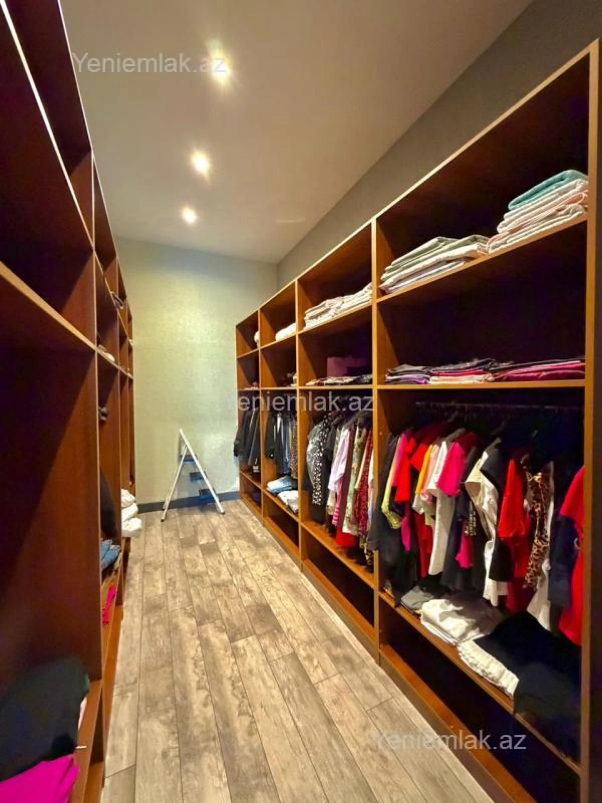 Satılır 7 otaqlı həyət evi 500 m²