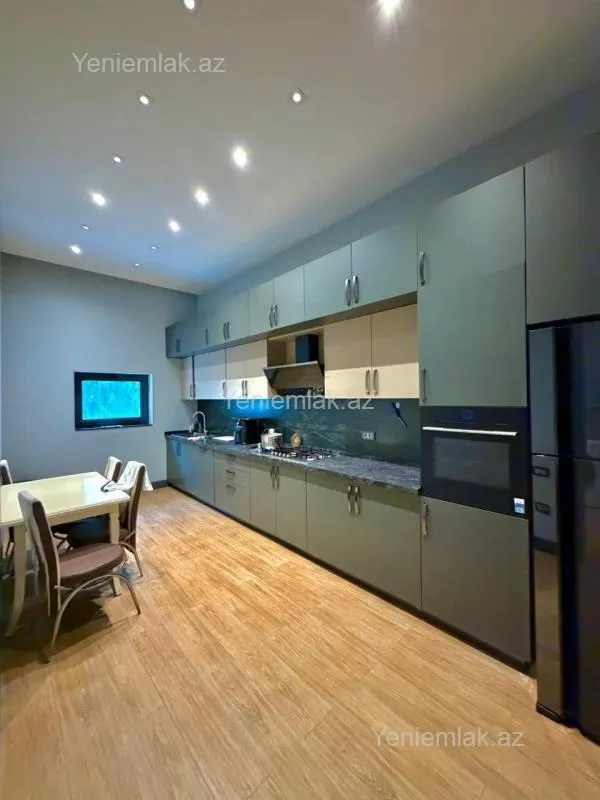 Satılır 7 otaqlı həyət evi 500 m²