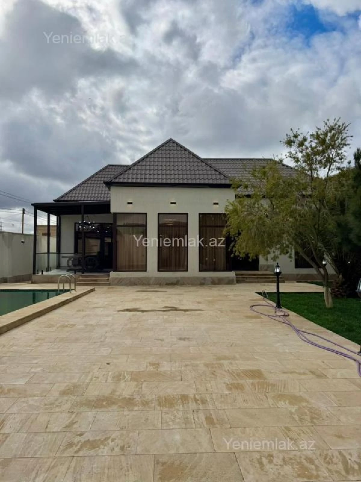 Satılır 4 otaqlı həyət evi 180 m²