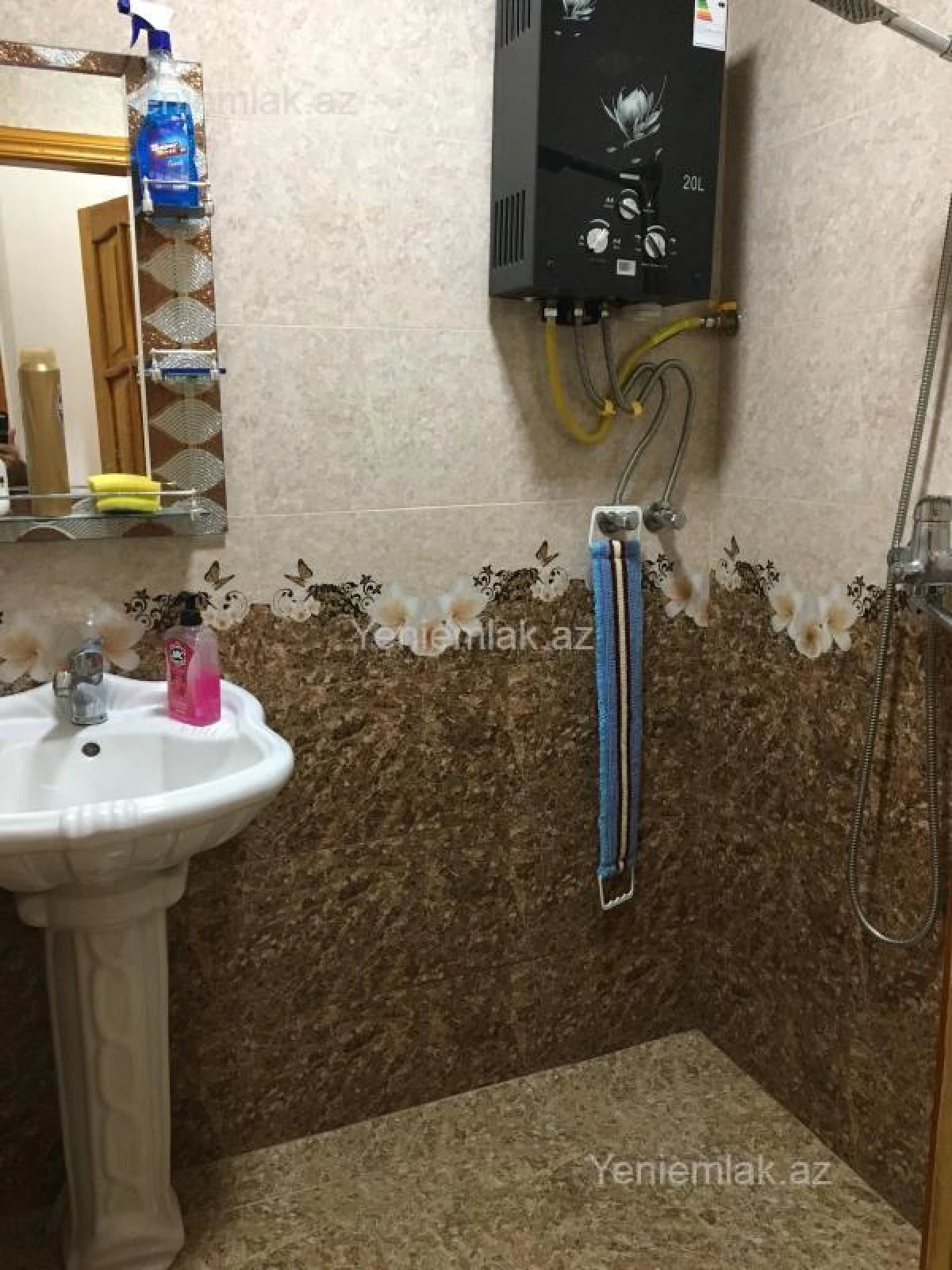 Satılır 2 otaqlı köhnə tikili 55 m²