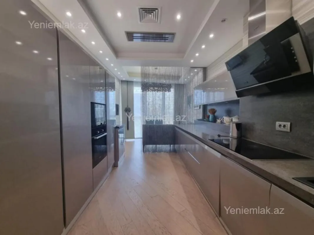 Satılır 4 otaqlı yeni tikili 240 m²