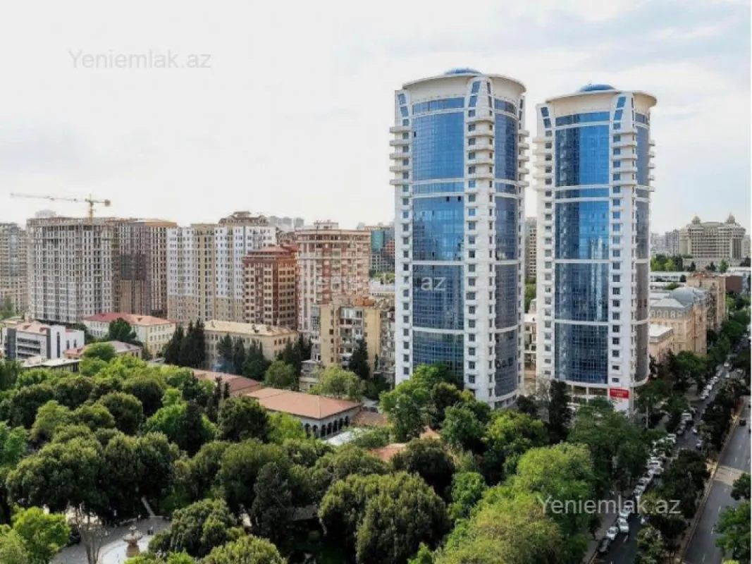 Satılır 4 otaqlı yeni tikili 240 m²