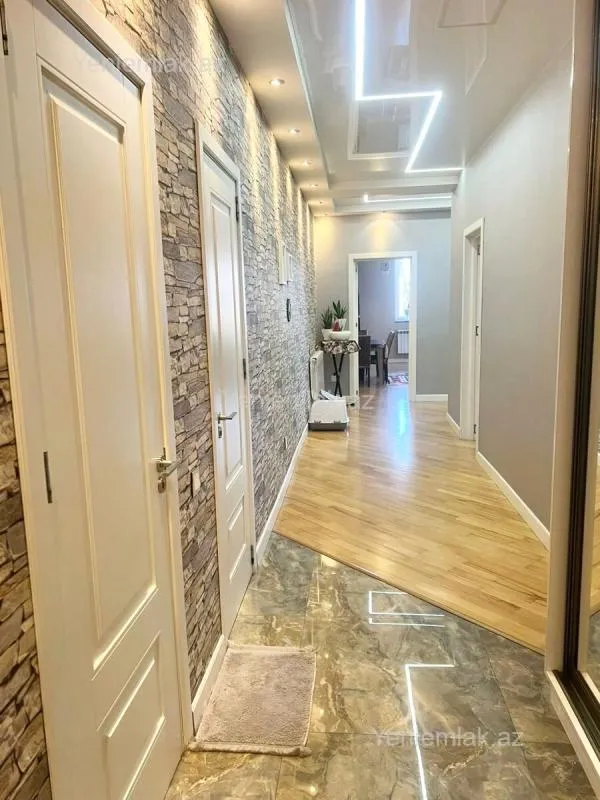 Satılır 3 otaqlı yeni tikili 135 m²