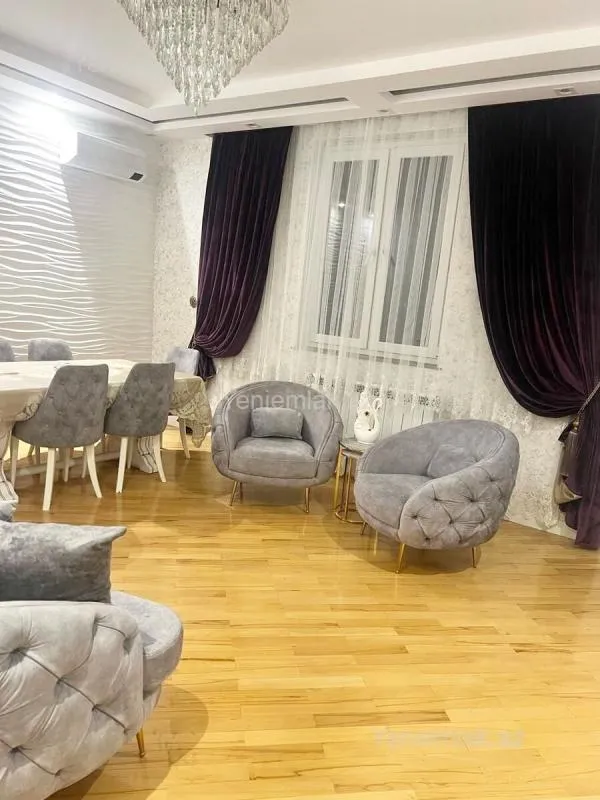 Satılır 3 otaqlı yeni tikili 135 m²