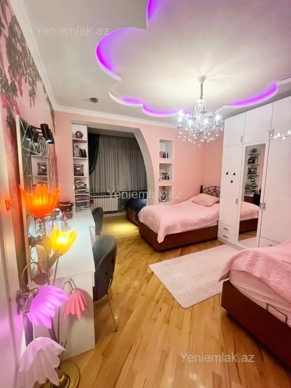 Satılır 3 otaqlı yeni tikili 135 m²