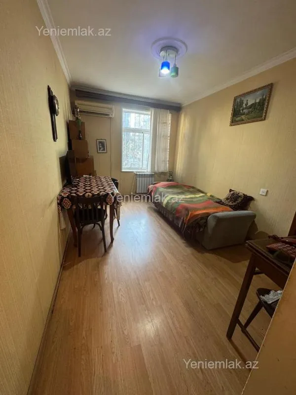 Satılır 1 otaqlı köhnə tikili 29 m²