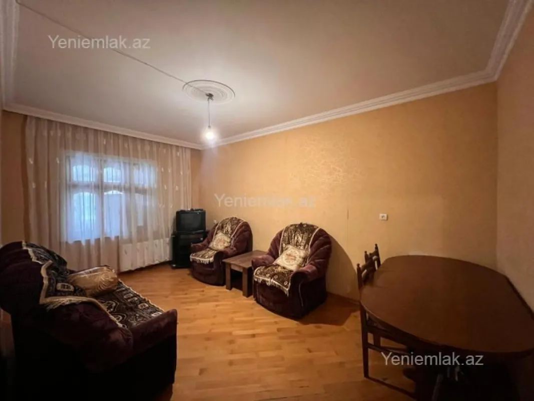 Satılır 3 otaqlı köhnə tikili 75 m²