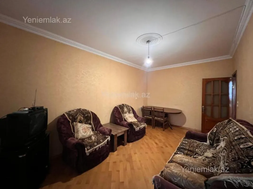 Satılır 3 otaqlı köhnə tikili 75 m²