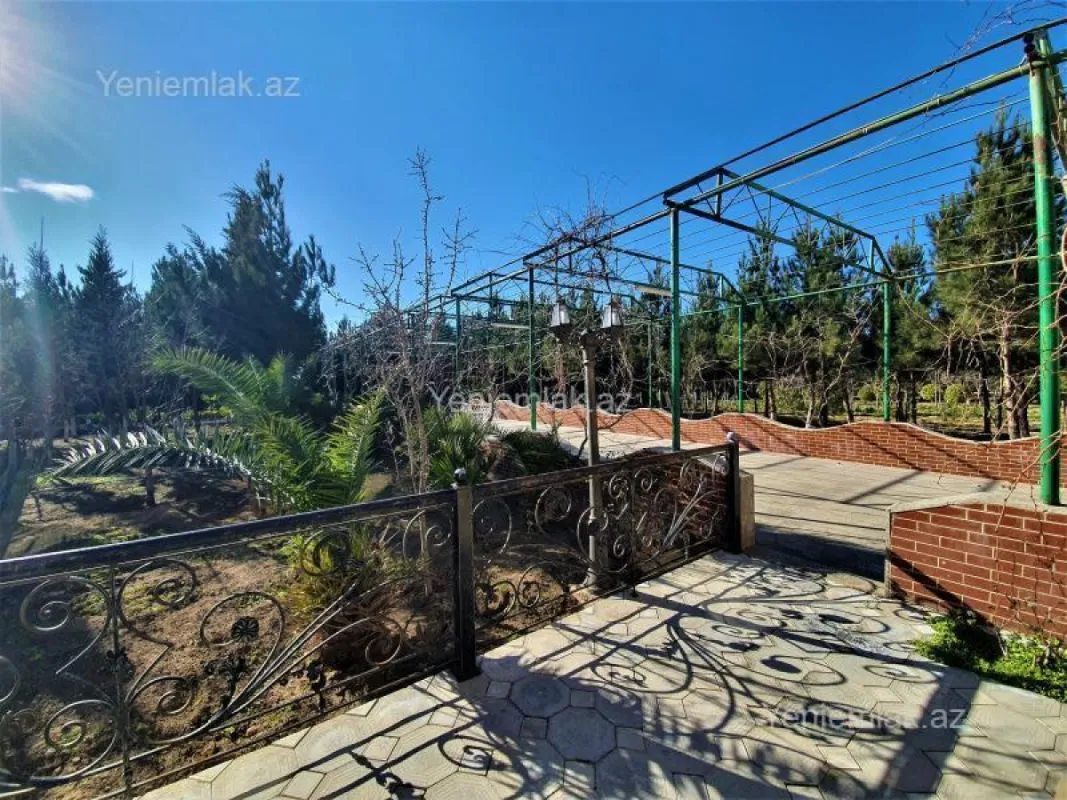 Satılır 6 otaqlı həyət evi 600 m²