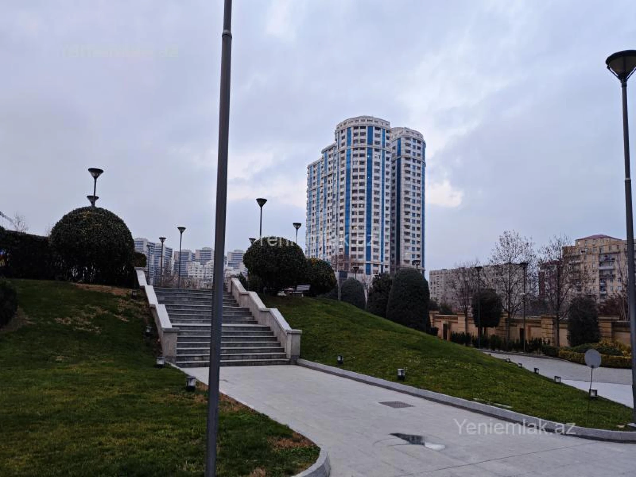 Satılır 3 otaqlı yeni tikili 135 m²