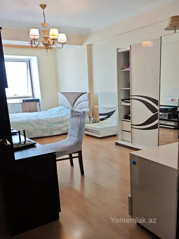 Satılır 3 otaqlı yeni tikili 135 m²
