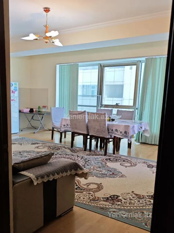 Satılır 3 otaqlı yeni tikili 135 m²