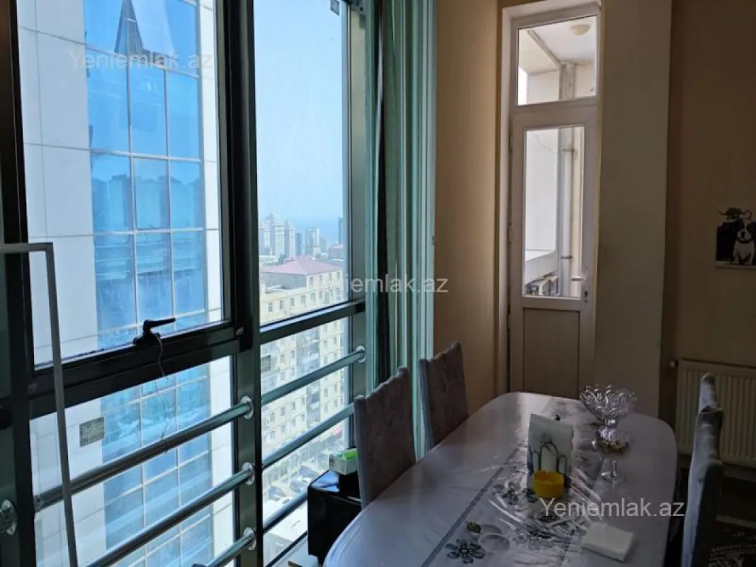 Satılır 3 otaqlı yeni tikili 135 m²