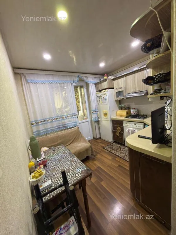 Satılır 3 otaqlı köhnə tikili 85 m²