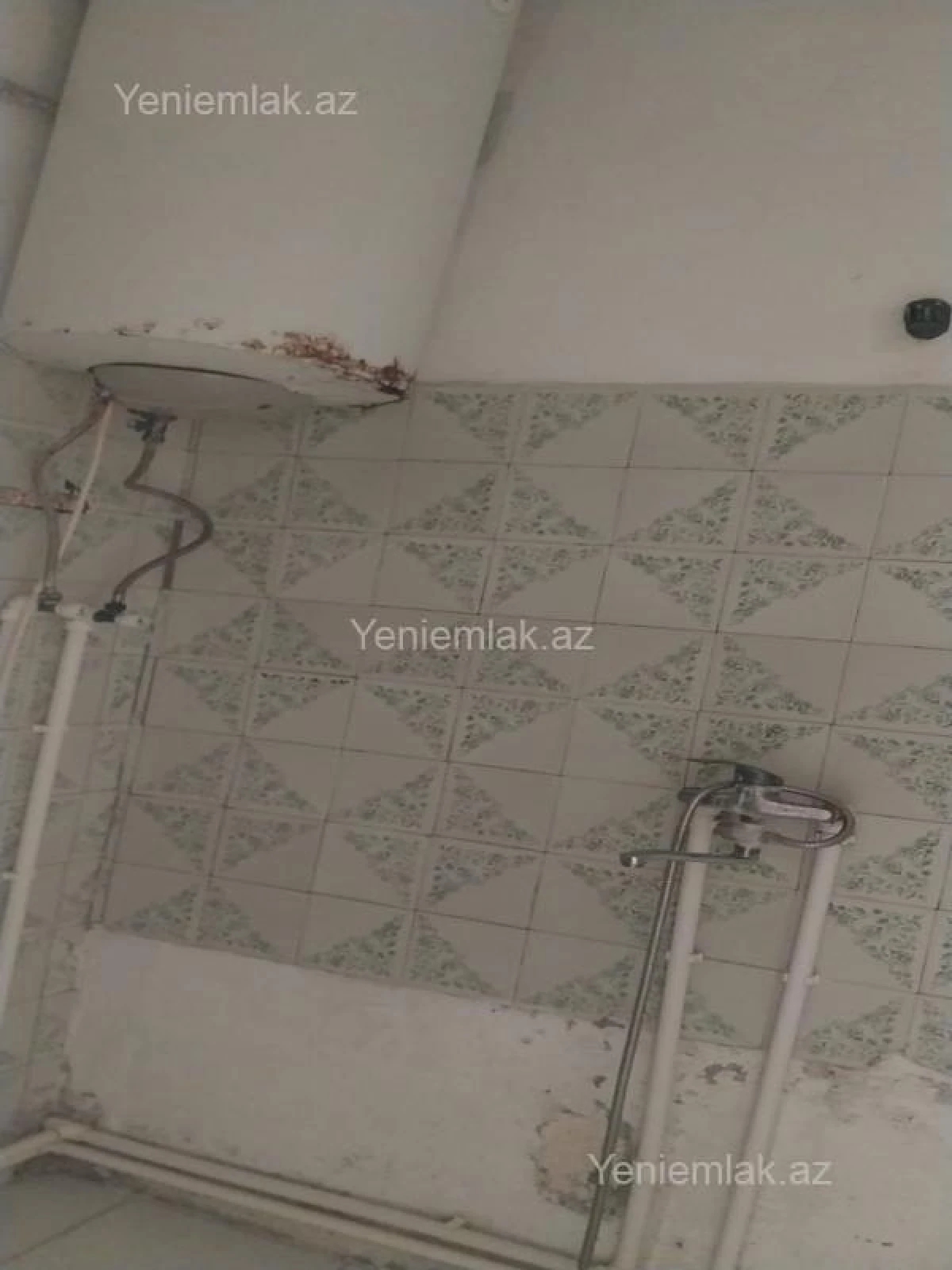 Satılır 2 otaqlı köhnə tikili 60 m²