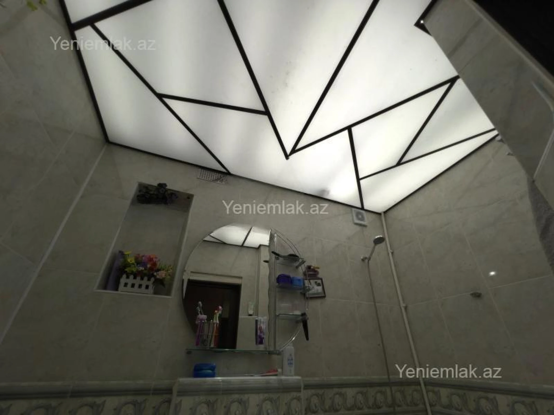 Satılır 3 otaqlı köhnə tikili 75 m²