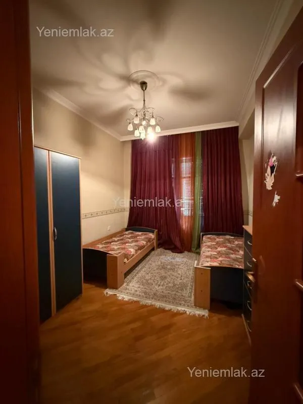 Satılır 4 otaqlı yeni tikili 200 m²