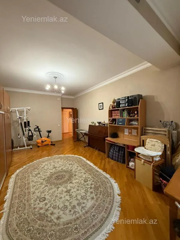 Satılır 4 otaqlı yeni tikili 200 m²