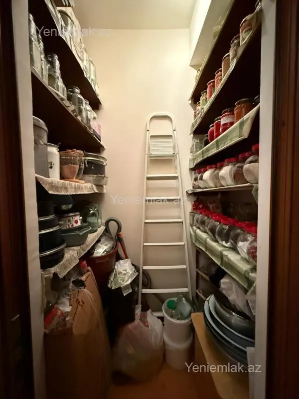 Satılır 4 otaqlı yeni tikili 200 m²