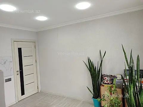 Satılır 4 otaqlı köhnə tikili 105 m²