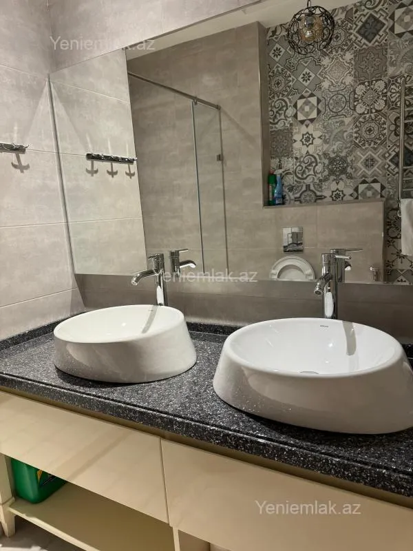 Satılır 4 otaqlı yeni tikili 160 m²