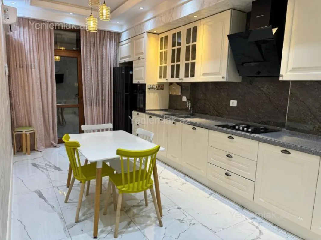 Satılır 4 otaqlı yeni tikili 160 m²