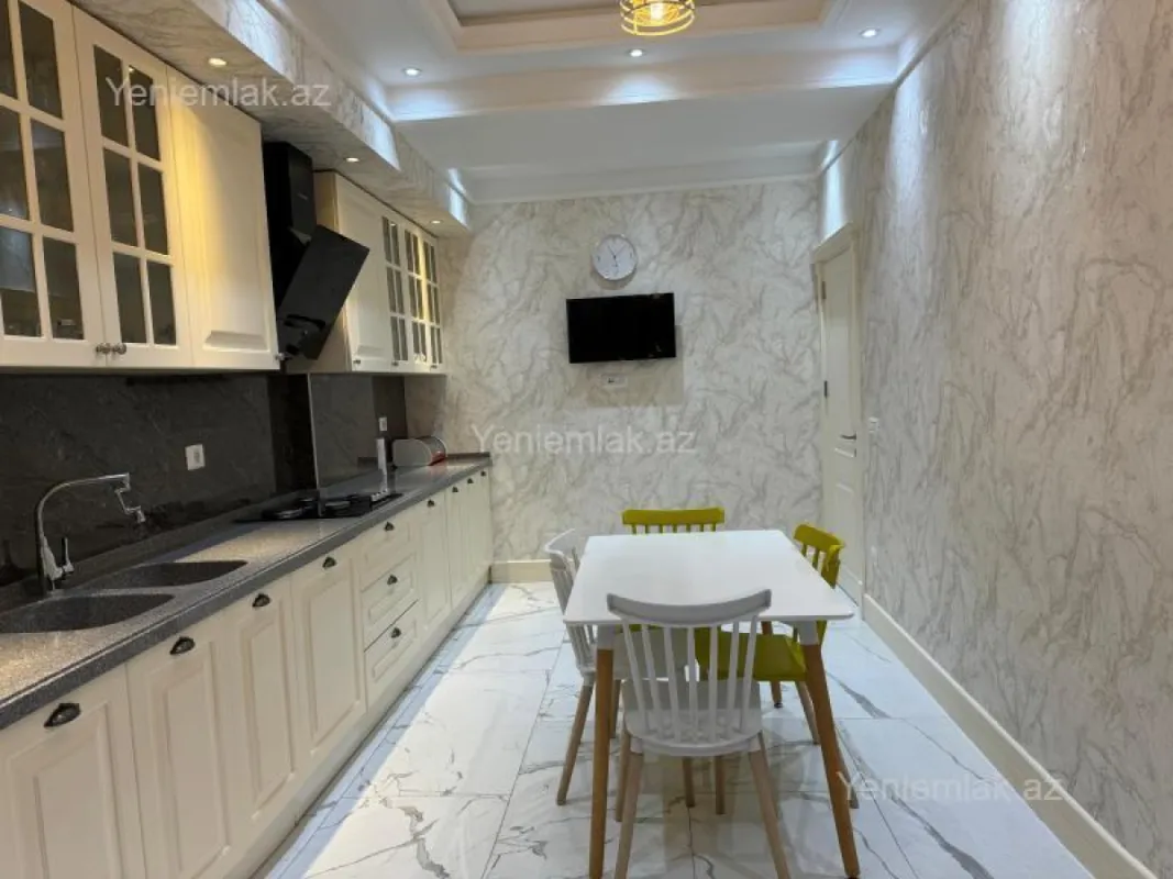 Satılır 4 otaqlı yeni tikili 160 m²