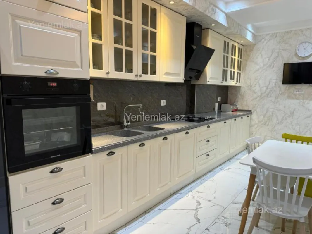 Satılır 4 otaqlı yeni tikili 160 m²