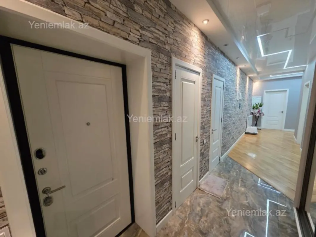 Satılır 3 otaqlı yeni tikili 135 m²