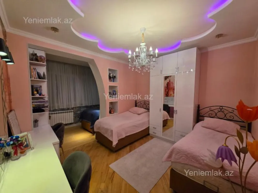 Satılır 3 otaqlı yeni tikili 135 m²