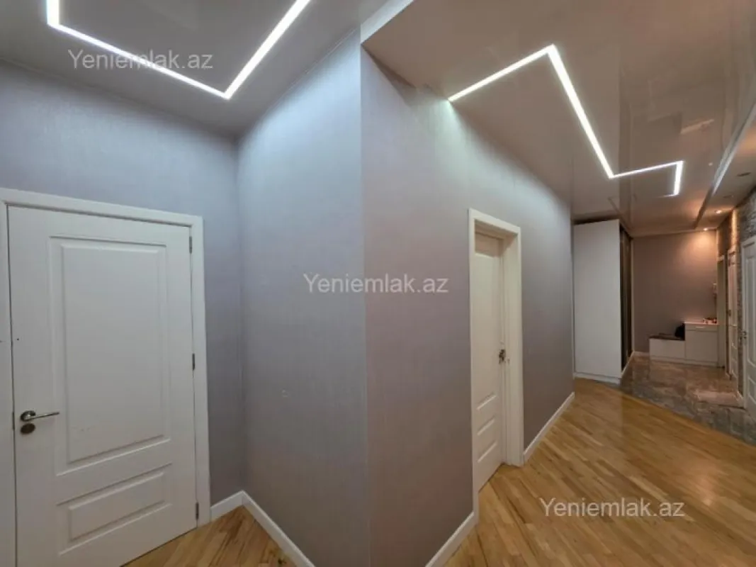 Satılır 3 otaqlı yeni tikili 135 m²